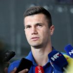 Hrvatski mediji jutros pišu kako je Bjelica “spustio ručnu” i u Manchester vodi Gojaka i Hajrovića