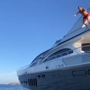 VIDEO Miralem Pjanić sa sinom Edinom uživa na odmoru, zajedno su skakali sa luksuzne jahte
