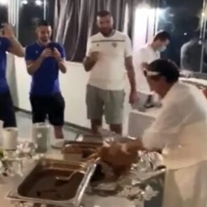 VIDEO Sa Željom u Izrael stigao mesar Sejo Brajlović, napravio je predstavu na večeri tima